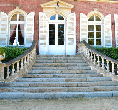 welcome-stairs Welcome to Château de la Caillotière - Chateau for rent in the Loire Valley